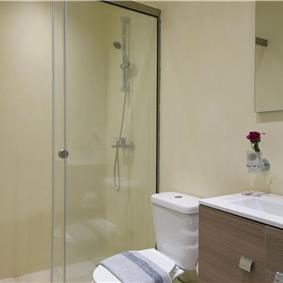 3 bedroom villa with pool and sea views in Barbati, Corfu, sleeps 8